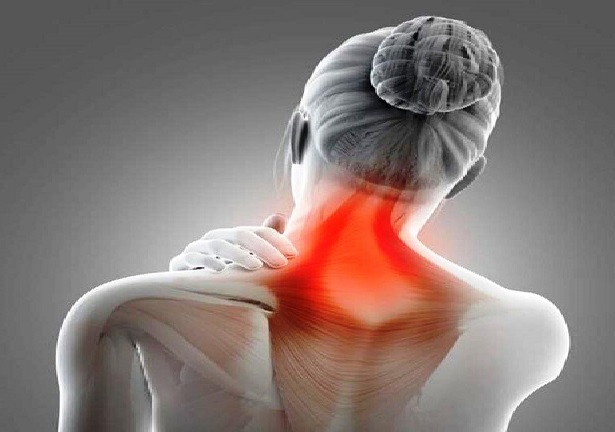 El cuello dolía